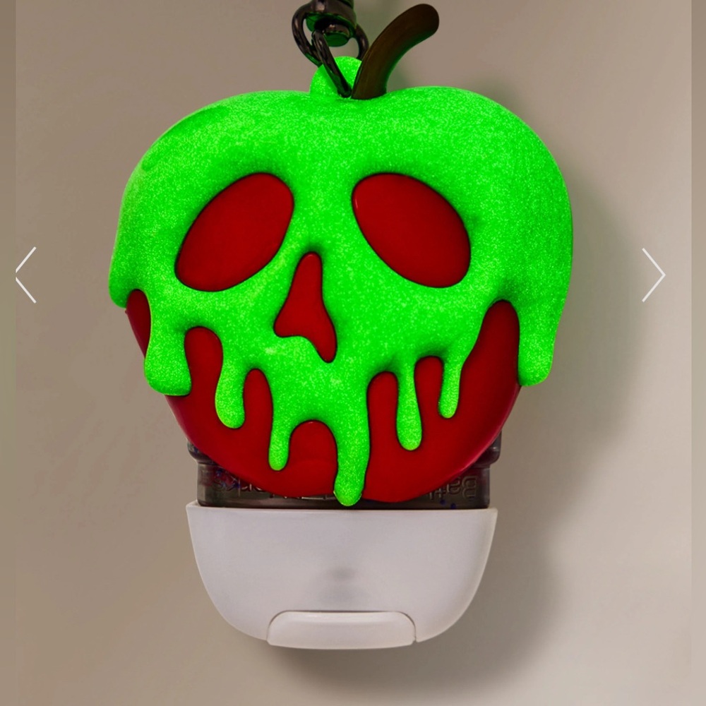 Disney Villains Evil Queen Poison Apple Glow-In-The-Dark Pocketbac